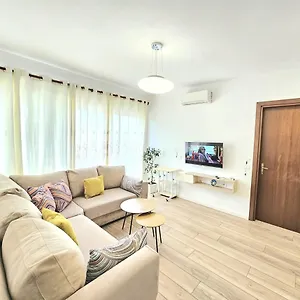 Cozy 1 Bedroom Near Parks, Cafes & Restaurants Appartamento