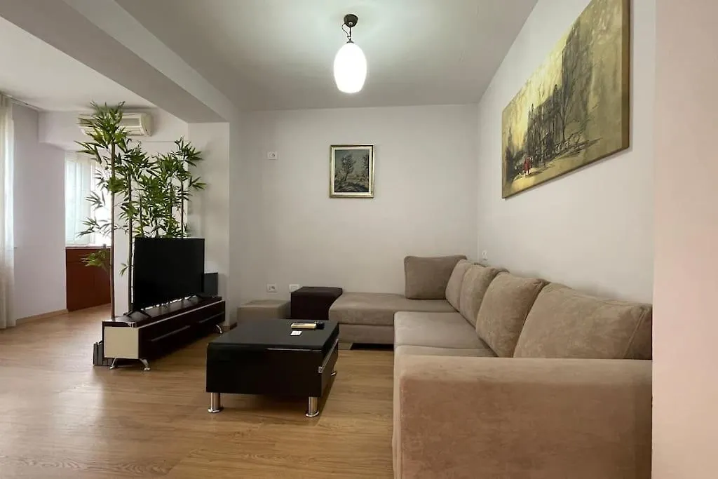 Apartament 63 ° Bs Garda Tirana Albania